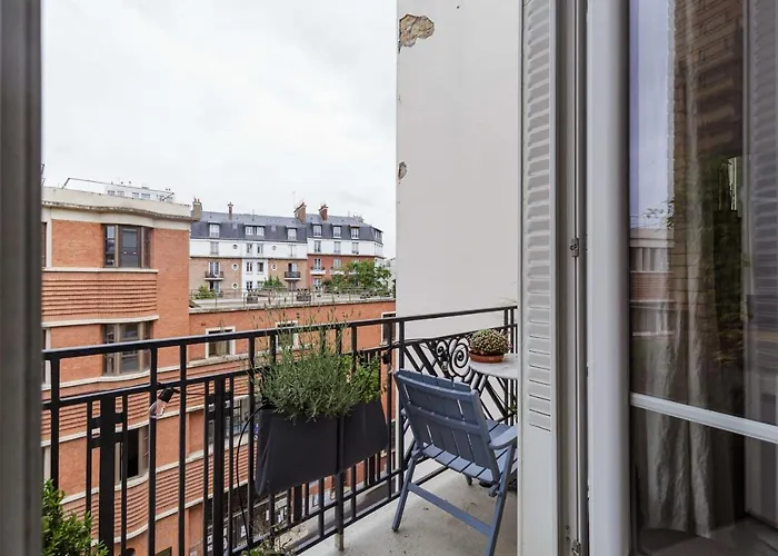 Comfy 31 M For 2 Well Decorated With Balcony