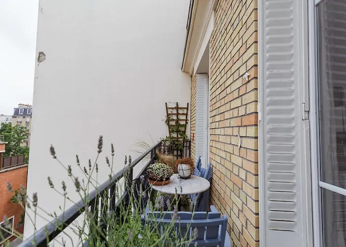 Comfy 31 M For 2 Well Decorated With Balcony