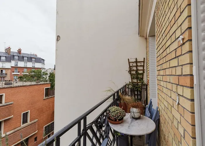 Comfy 31 M For 2 Well Decorated With Balcony